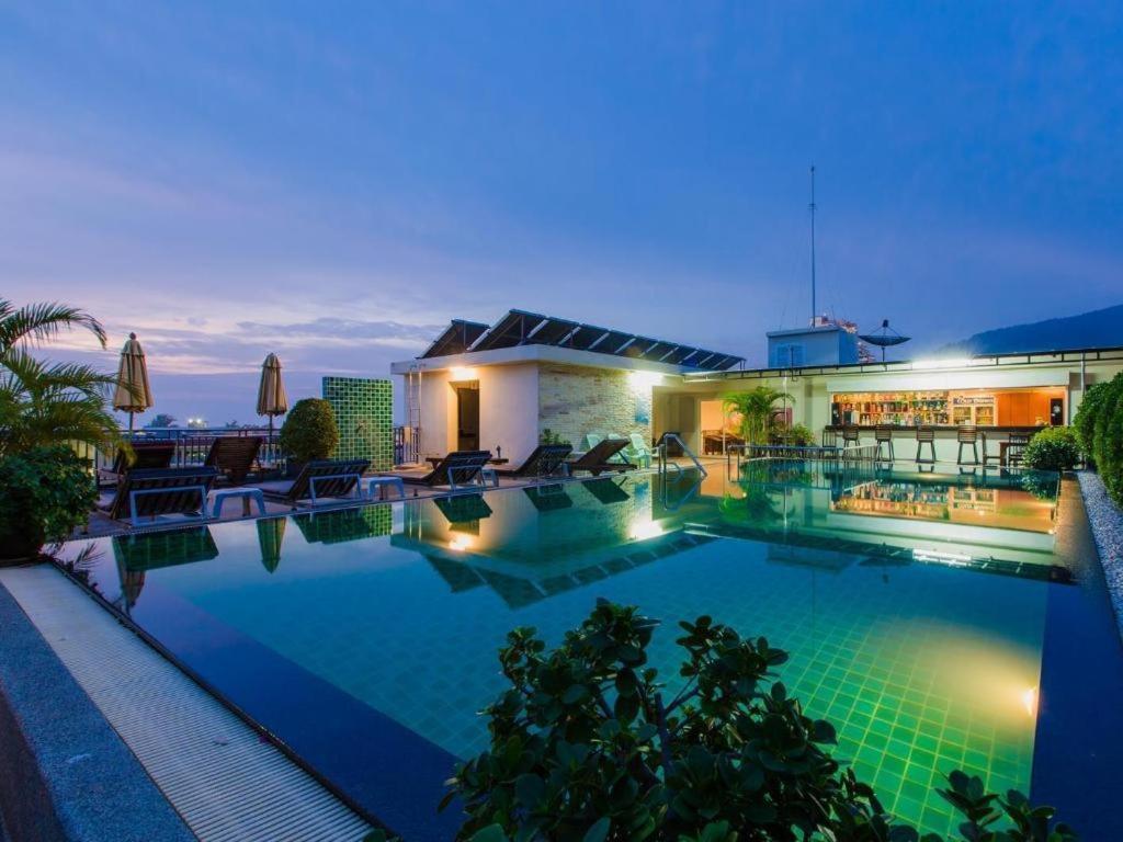 Azure Bangla Phuket Hotel Patong Exterior photo